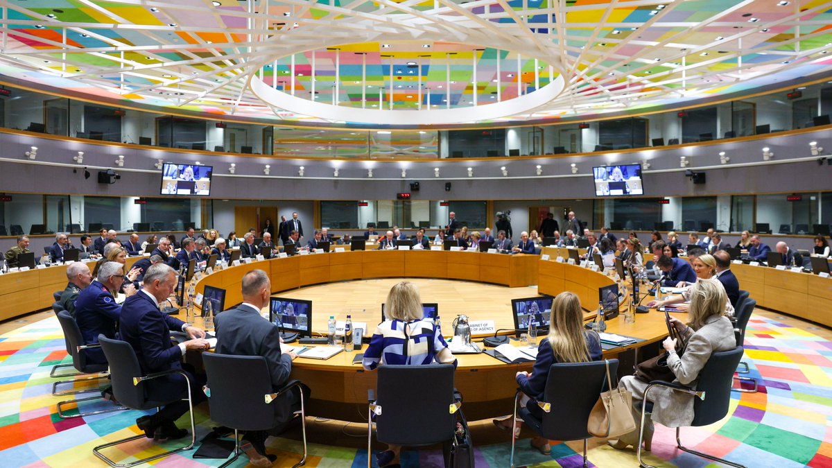 EUDefenceAgency's tweet photo. 🇪🇺 Ministers of Defence have approved the further strengthening of the European Defence Agency at today's #EDA Steering Board
More innovation, more joint procurement, more capability development for #DefenceReadiness2030.
👉 Read more: https://t.co/Yyz8oUQ8bg https://t.co/T806zxJzLZ