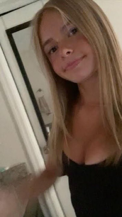 putricpp's tweet photo. can i show you some pics????? 
Im shy but H0RNY today 🤭👀 https://t.co/RUclasrMv9