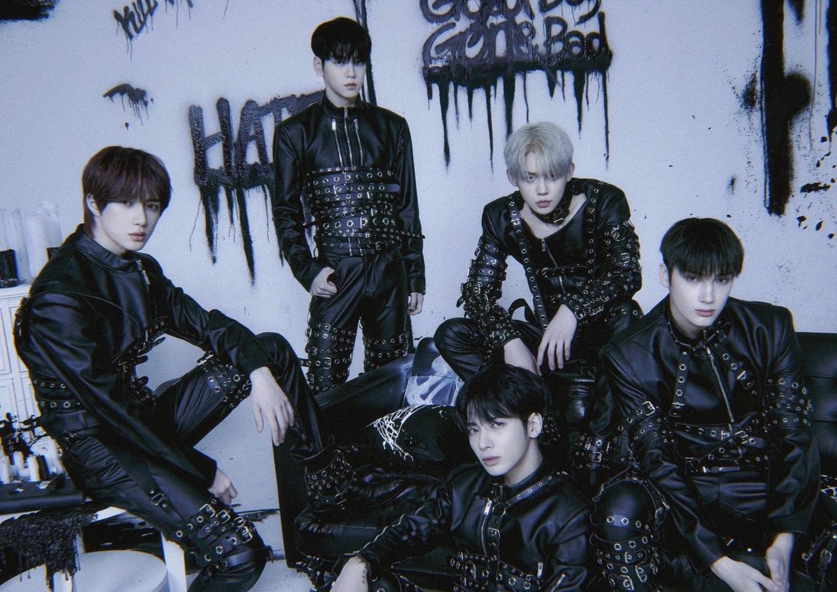 fa4ryji's tweet photo. 4 of the gaggiest txt concept photos https://t.co/DUwxQK3myX