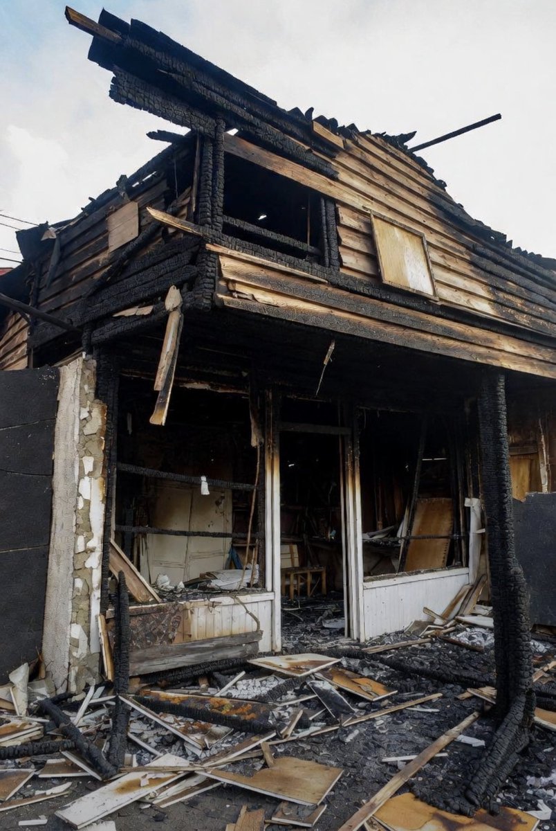 zlymi's tweet photo. Store burnt down twin😔🤲🏽 https://t.co/46r4DpdF1Q