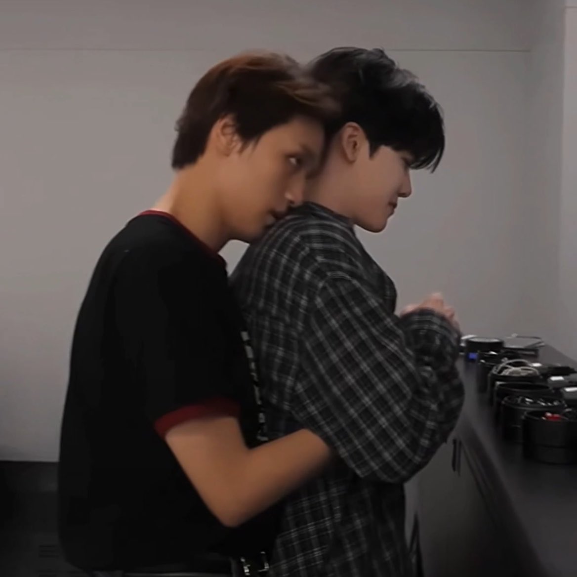 wednesonfebxx's tweet photo. เส้นมีไว้ทำไมวะ https://t.co/0sB6MSBs4d