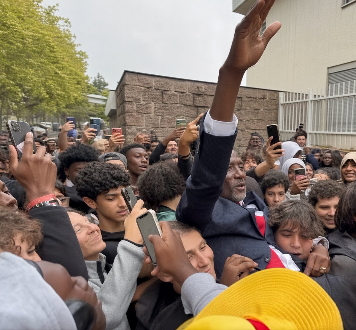 bet_Major's tweet photo. Bizarre le bras tendu de Bally Bagayoko 🧐 https://t.co/nctjeNBr7b