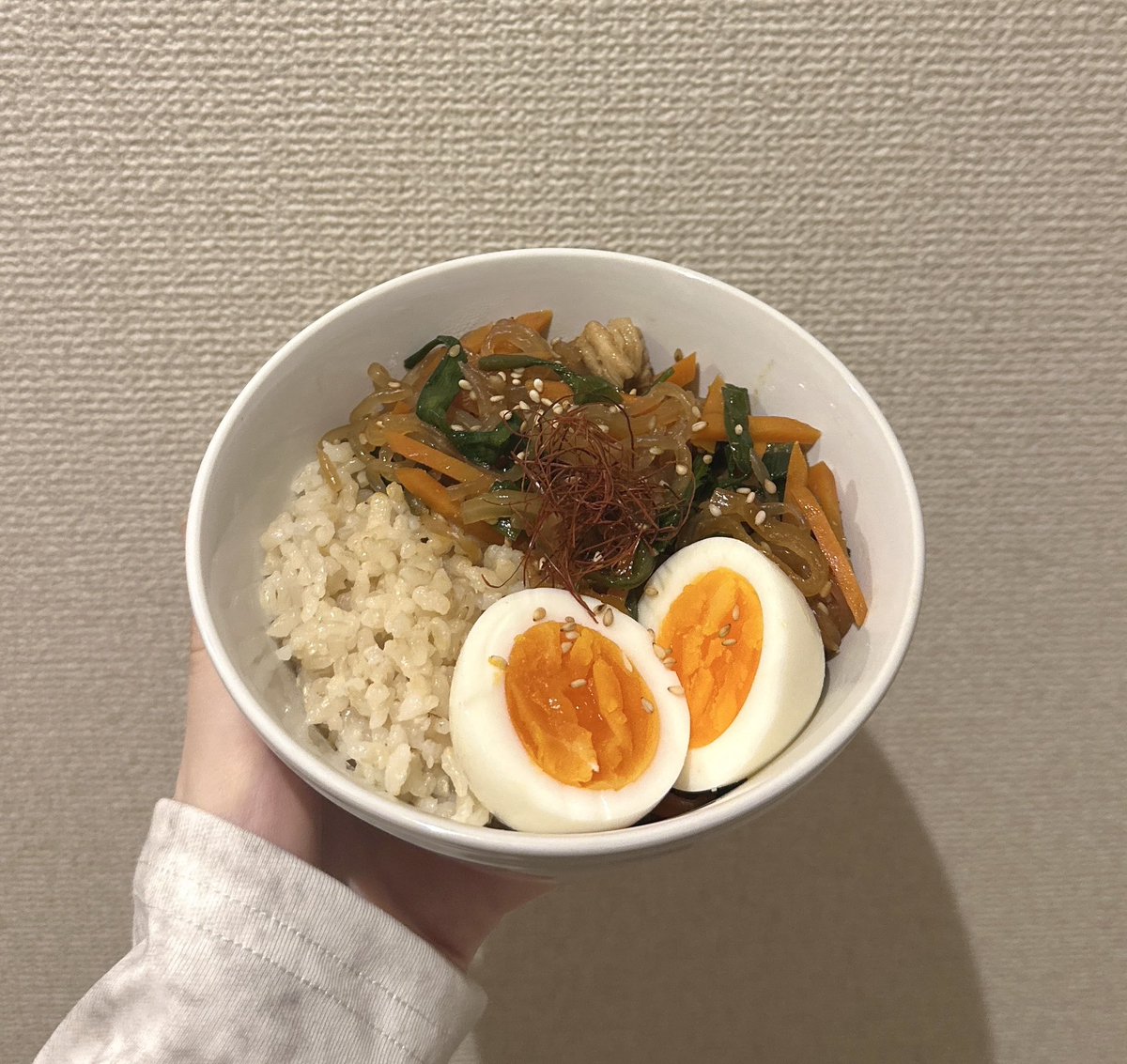 yururi_flower's tweet photo. ストレスで爆食いしたくなった時、なんでお前のせいで太らなきゃいけないのって自分に言い聞かせてる https://t.co/K57pd9sxCF