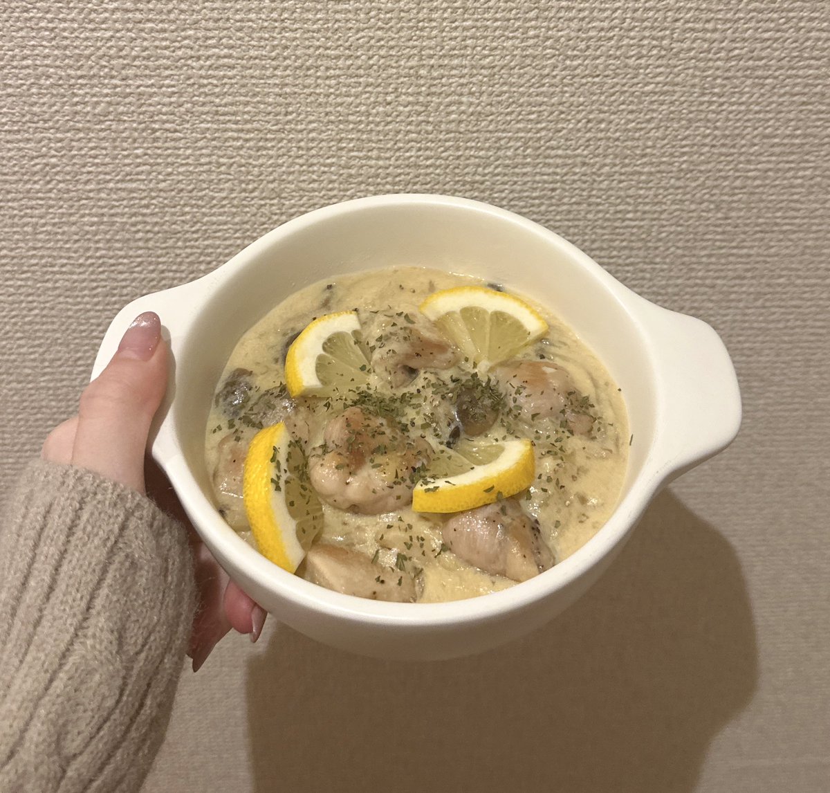 yururi_flower's tweet photo. ストレスで爆食いしたくなった時、なんでお前のせいで太らなきゃいけないのって自分に言い聞かせてる https://t.co/K57pd9sxCF