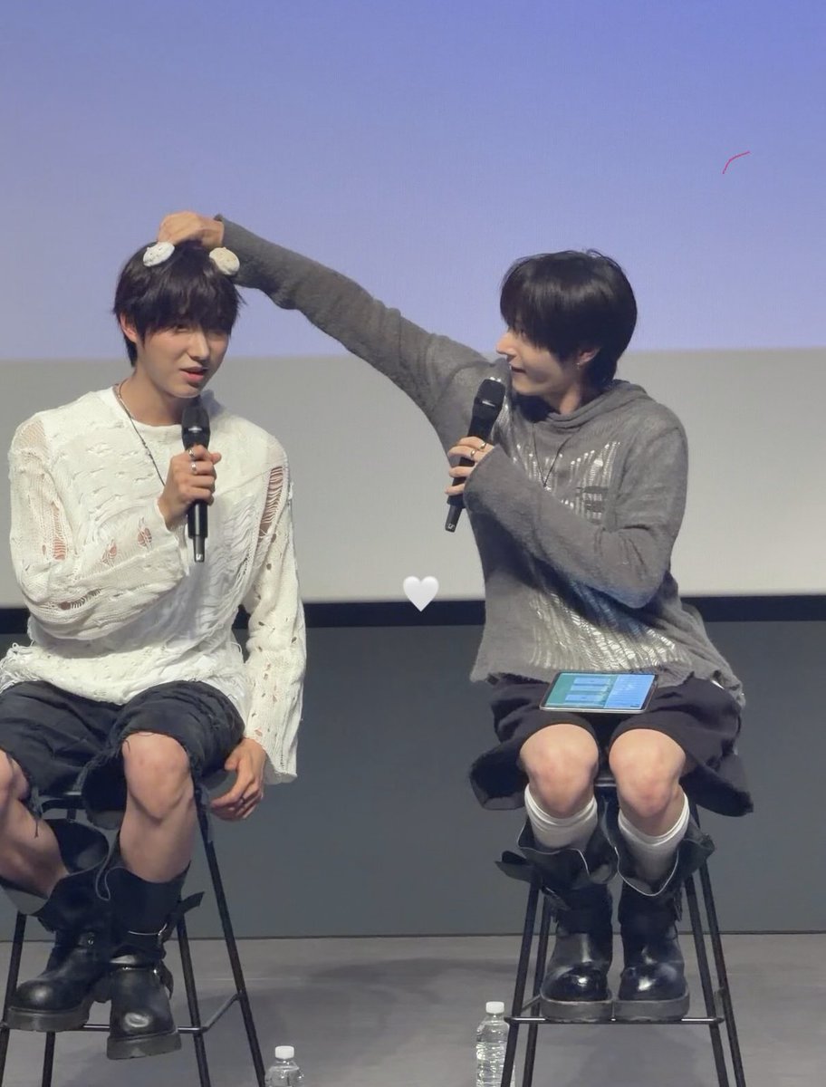 dongg3uri's tweet photo. 주왕이 햄스터귀 달아주는동화
저집중한눈이너무기여움 ! ！ https://t.co/95zBU8XQ04