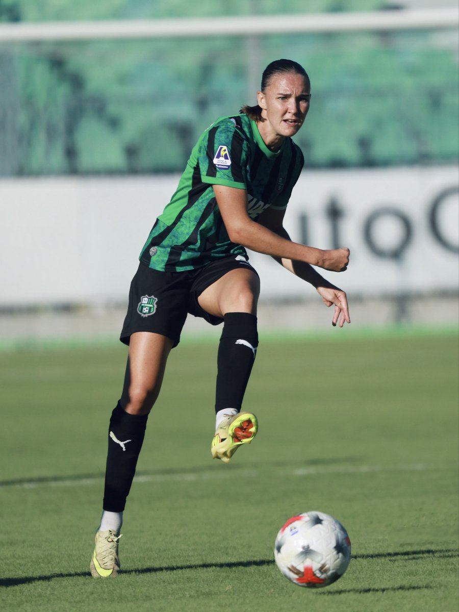 SassuoloUS's tweet photo. First steps in #SerieAWomenAthora ⚽️

#SassuoloRoma 
#ForzaSasol 🖤💚 https://t.co/H1oXowkn8X