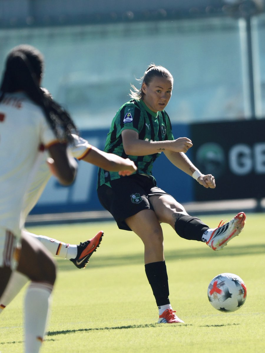 SassuoloUS's tweet photo. First steps in #SerieAWomenAthora ⚽️

#SassuoloRoma 
#ForzaSasol 🖤💚 https://t.co/H1oXowkn8X
