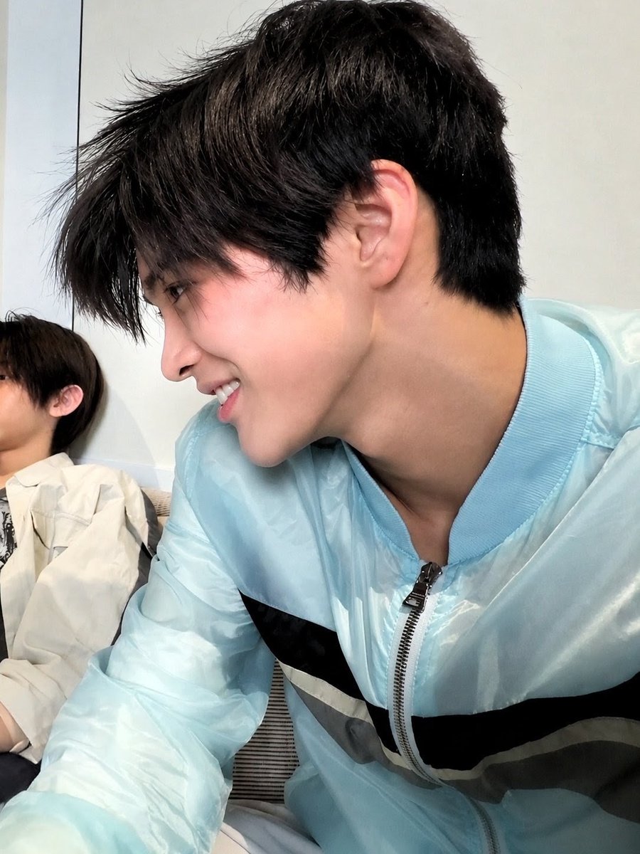 isawkono's tweet photo. INSANE SIDE PROFILE #KEONHO https://t.co/QFRkq49KkO