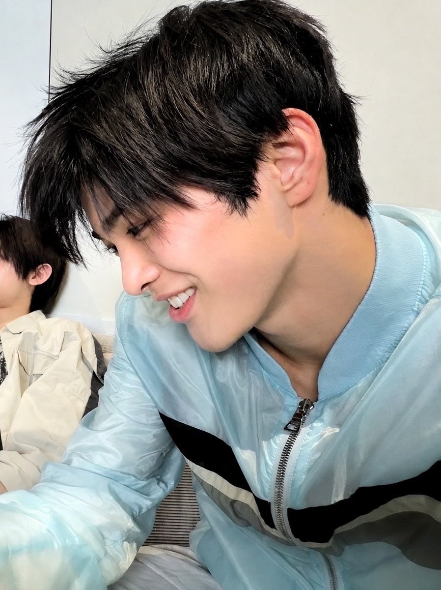 isawkono's tweet photo. INSANE SIDE PROFILE #KEONHO https://t.co/QFRkq49KkO