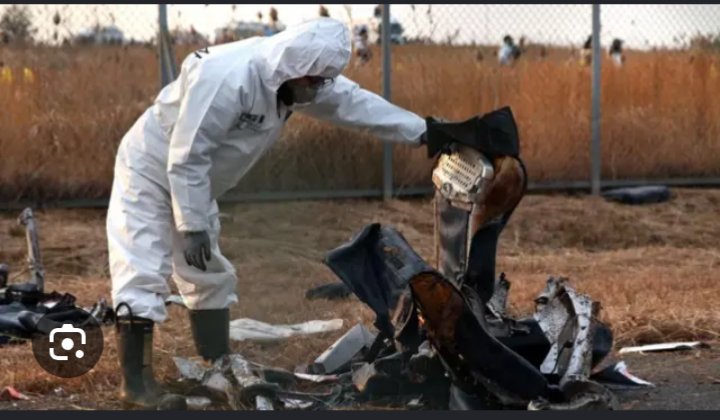 KulitoPatrick's tweet photo. @wembi_steve Nous remercions nos autorités pour un pas dans cette enquête de crash récente d'avion. Nous suggérerons aux autorités de prévoir un EPI adapté pour les agents car tous portent les habits venant de la maison. https://t.co/0eLWGy0oM1