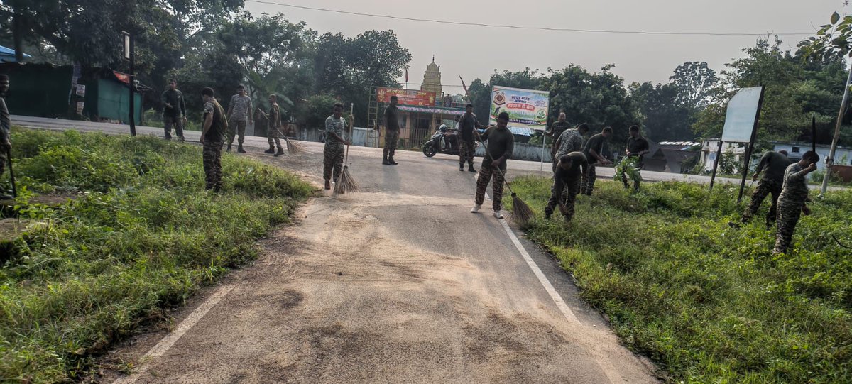 DIGOPSBJPR's tweet photo. On 28/09/2026 Ops Range CRPF Bijapur organized a “Swachhata Hi Seva 2026” programme at Durga Mandir, Majhiguda, Bijapur
@PIBHomeAffairs
@PMOIndia
@SwachhBharatGov
@SwachhBharat
@MoHUA_India
@MoJSDDWS
#SwachhBharat #MyCleanIndia
@crpfindia
@CentralZoneCrpf 
@CTGSECTORCRPF https://t.co/JkG5UE0yCz