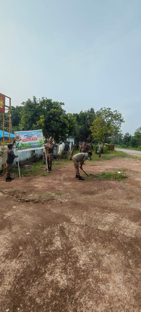 DIGOPSBJPR's tweet photo. On 28/09/2026 Ops Range CRPF Bijapur organized a “Swachhata Hi Seva 2026” programme at Durga Mandir, Majhiguda, Bijapur
@PIBHomeAffairs
@PMOIndia
@SwachhBharatGov
@SwachhBharat
@MoHUA_India
@MoJSDDWS
#SwachhBharat #MyCleanIndia
@crpfindia
@CentralZoneCrpf 
@CTGSECTORCRPF https://t.co/JkG5UE0yCz