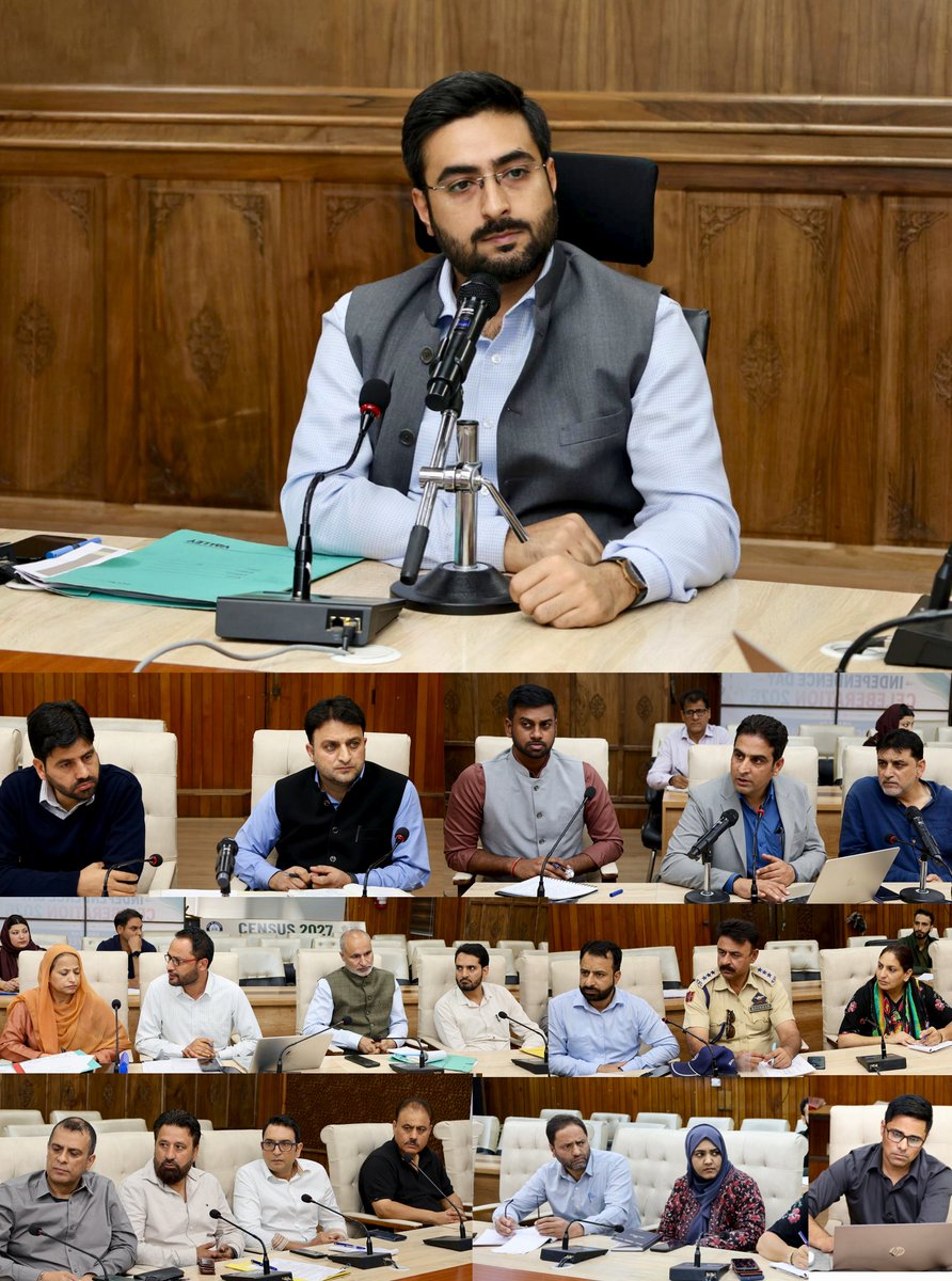 srinagaradmin's tweet photo. DC Srinagar @akshsaylabroo chairs District Road Safety Committee meeting
 
Emphasises inter-departmental coordination and outreach to implement road safety plan &amp; disburse compensation to accident victims under PM Rahat Scheme.
@diprjk https://t.co/lLRX6Xtc8c