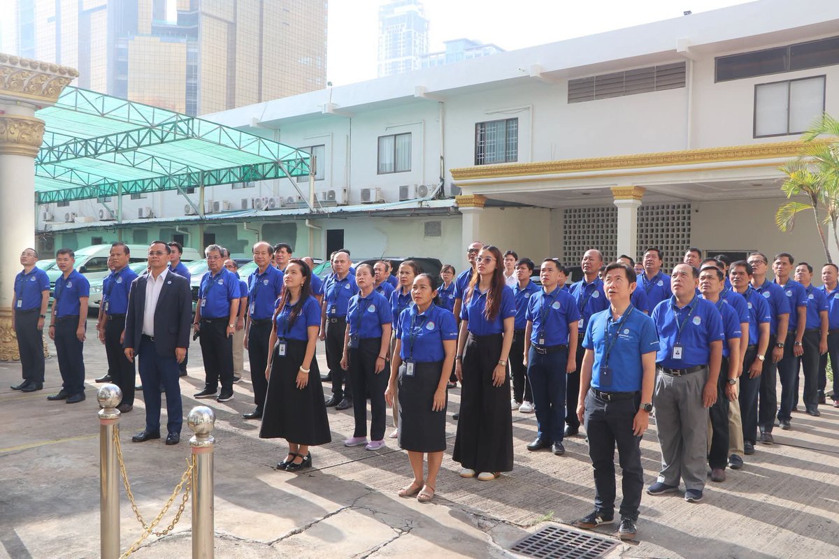 CambodiaTelecom's tweet photo. ថ្ងៃចន្ទ ២រោច ខែភទ្របទ ឆ្នាំមមី អដ្ឋស័ក ព.ស២៥៧០ ត្រូវនឹងថ្ងៃទី២៨ ខែកញ្ញា ឆ្នាំ២០២៦ ថ្នាក់ដឹកនាំ និងនិយោជិតទ.ក. បានអញ្ជើញចូលរួមគោរពទង់ជាតិ https://t.co/sKnzWHGa7A