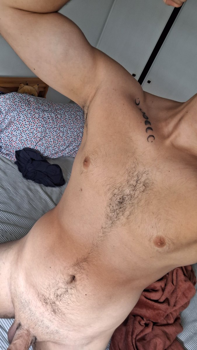 AkkarinWhite's tweet photo. Alguém q curte biceps ai?
#PINTOSAWARDS https://t.co/lMDOMMBjYF