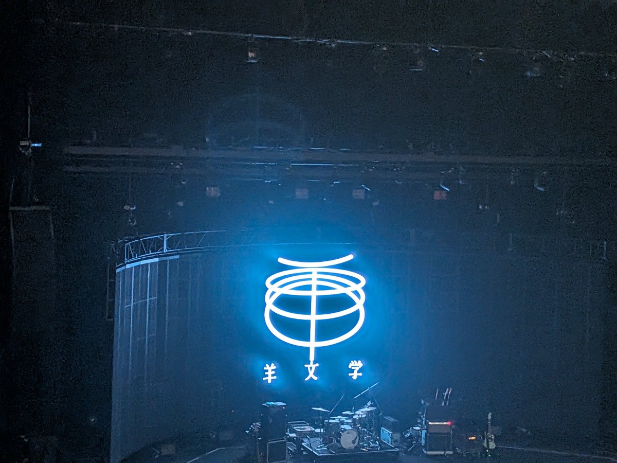 3zoomzoom3's tweet photo. 羊文学のライブ2度目だったんだけど、今日もめっちゃカッコよかった！どの曲か言いたい🐕️演出も素敵だし、曲もいっぱい聴けて最高✌🥺 https://t.co/l7nmY1O6iy