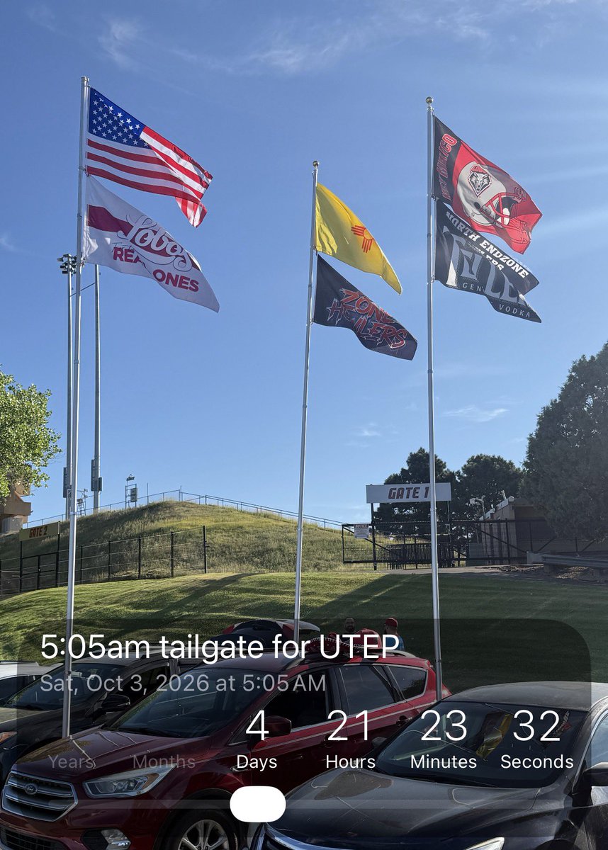 LouisTABQ's tweet photo. Get your tickets today.  https://t.co/qjhAhwgHdC 
The Lobos are 3-1.  Shouldn’t be this hard to back a winning football team. SUPPORT LOBO FOOTBALL #GoLobos #RealOnes26 #BosUp 🐺🆙 https://t.co/Zz9VeIUHEv