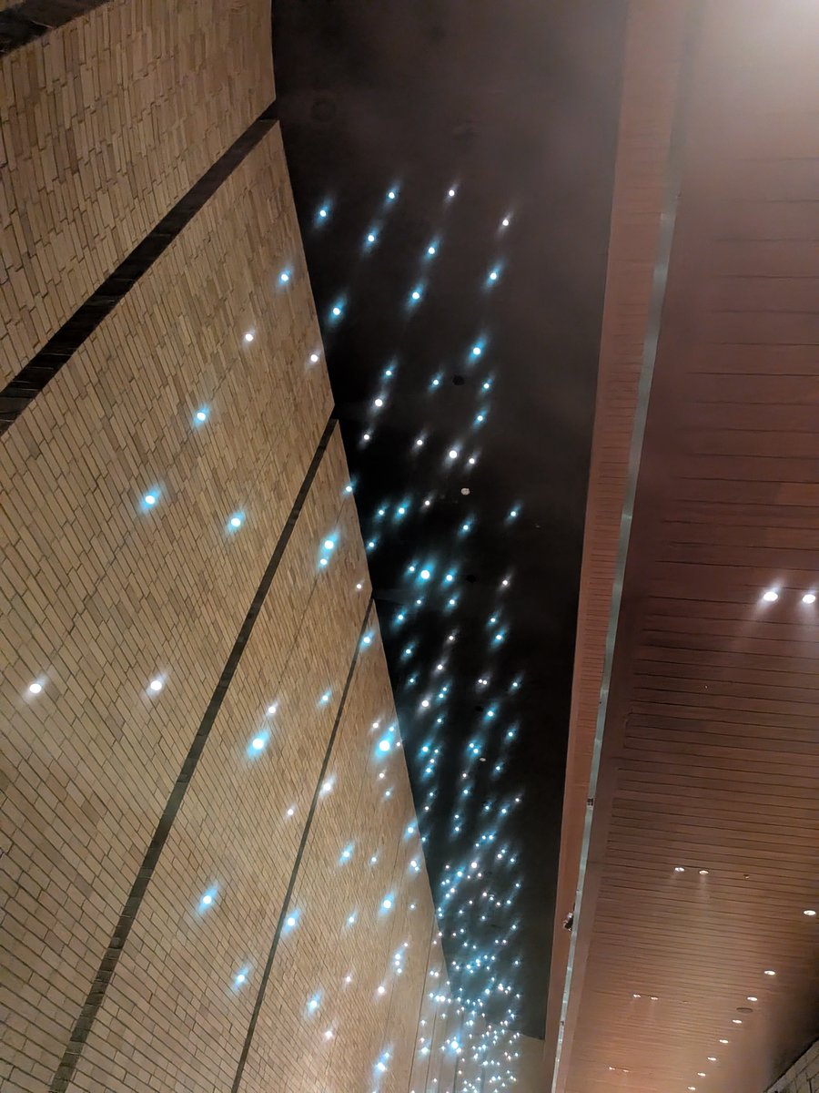 3zoomzoom3's tweet photo. 羊文学のライブ2度目だったんだけど、今日もめっちゃカッコよかった！どの曲か言いたい🐕️演出も素敵だし、曲もいっぱい聴けて最高✌🥺 https://t.co/l7nmY1O6iy