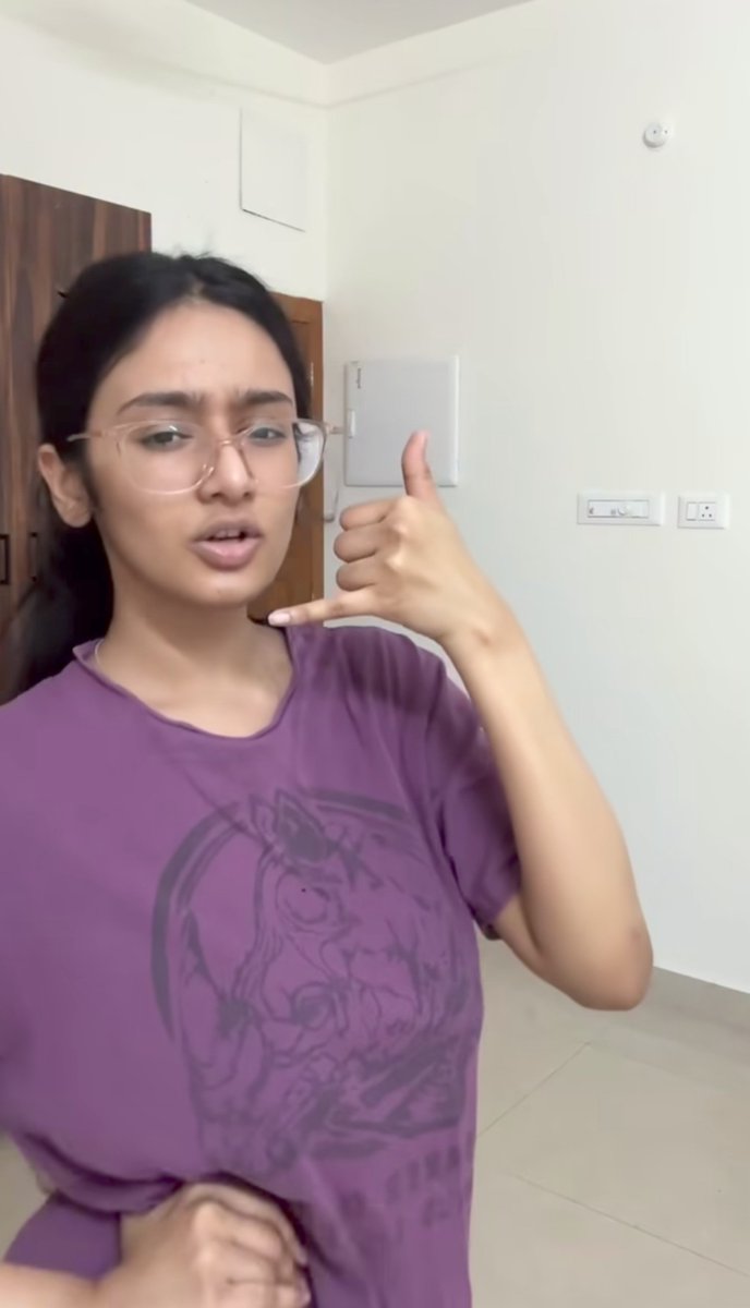 vijayrants's tweet photo. Madommm..🥰😍 ivanga transition video na periya fan uh 😋
#NamrithaParimal https://t.co/jVZdHgFIon
