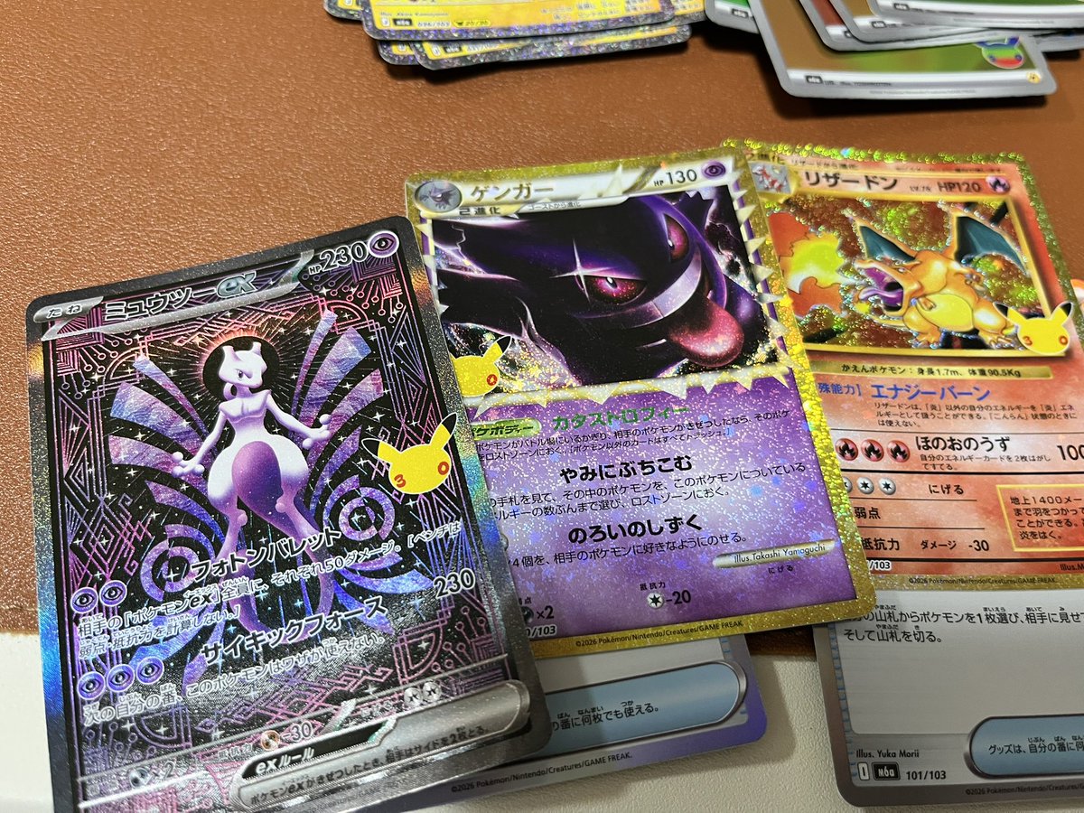 takachi0823's tweet photo. 30th CELEBRATION 開封(通算２BOX目)

7200円で買って

買い取り
約2万円のリザードン
約５千円のゲンガーとミュウツー

嬉しすぎる

大切にします

TSUTAYAさん、ありがとう😊

 #ポケモンカード 
 #ポケカ https://t.co/2khdTo5qEo
