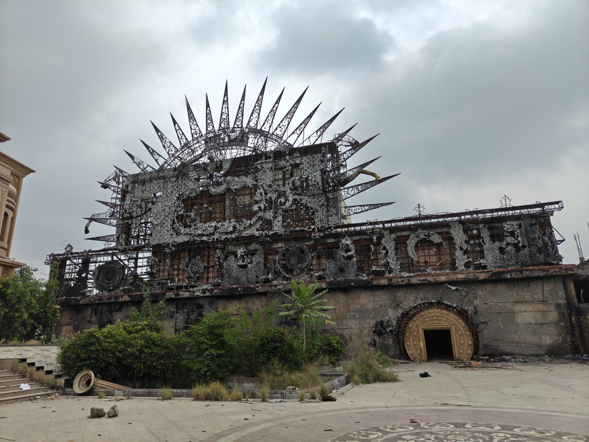 GurugramDeals's tweet photo. The once iconic 'Kingdom of Dreams' in Gurgaon lies in ruins today. Wonder what's the plan to revive this space. https://t.co/WPJpl0Szje