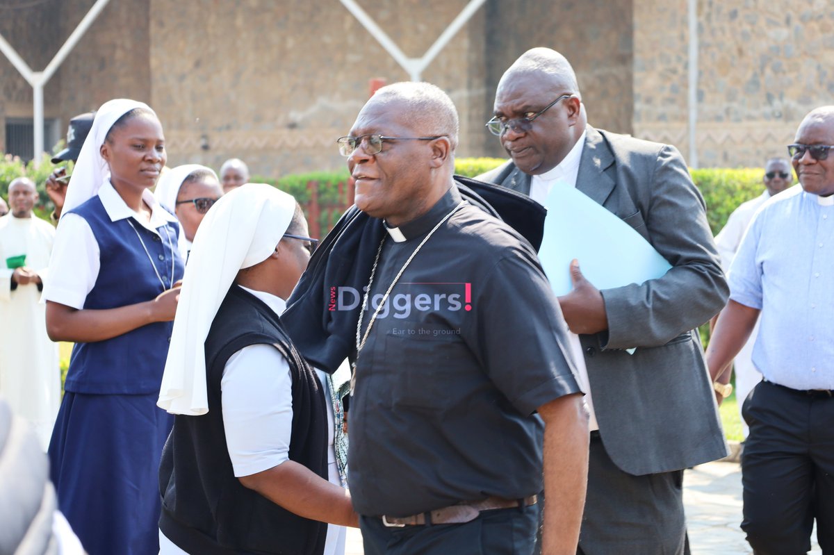 MaryTembo21's tweet photo. I keep seeing everyone talk about Archbishop Alick Banda today 
DEC has formally charged him over an allegedly unlawfully obtained ZRA-linked vehicle as part of a wider investigation
How do we make sure cases this sensitive stay fair and transparent

#Zambia #AlickBanda #Politics https://t.co/0GcMwgV7Rs