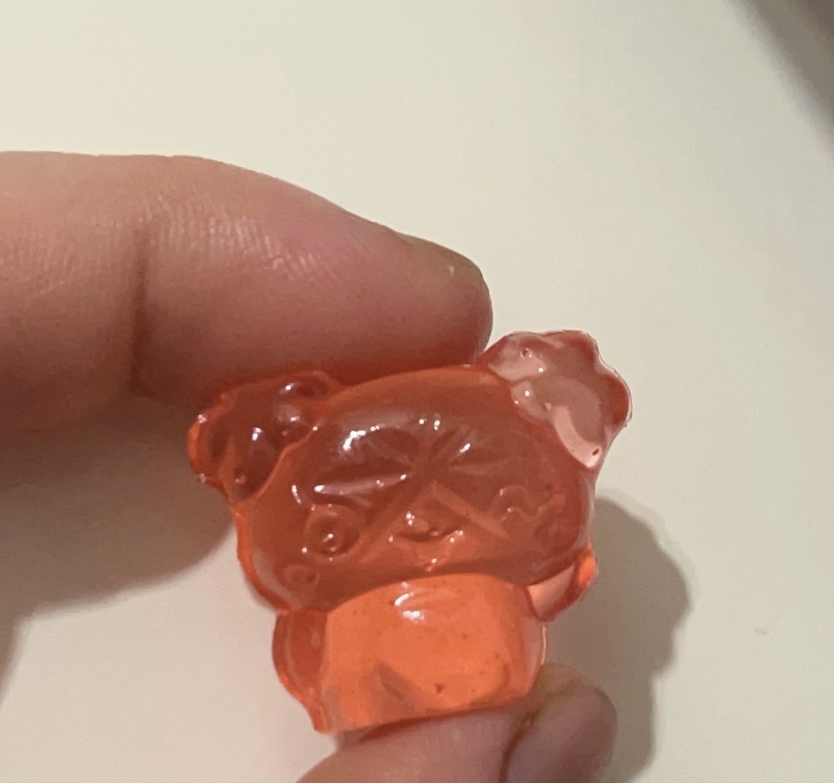 Reafgreen_29's tweet photo. 見つけたから買ってみたけど

え？2種類！？！？と思ったら全種類入ってるのは限らないんかい！！！

しかもみみっちこの色でブルーベリーなんか！私のふらわっちにはゼノみたいな額に変なマーク付いてたよ……味はうまい。ほんとだ結構うまい…ありっと@Sioxxx0 https://t.co/2lgiVANPP8