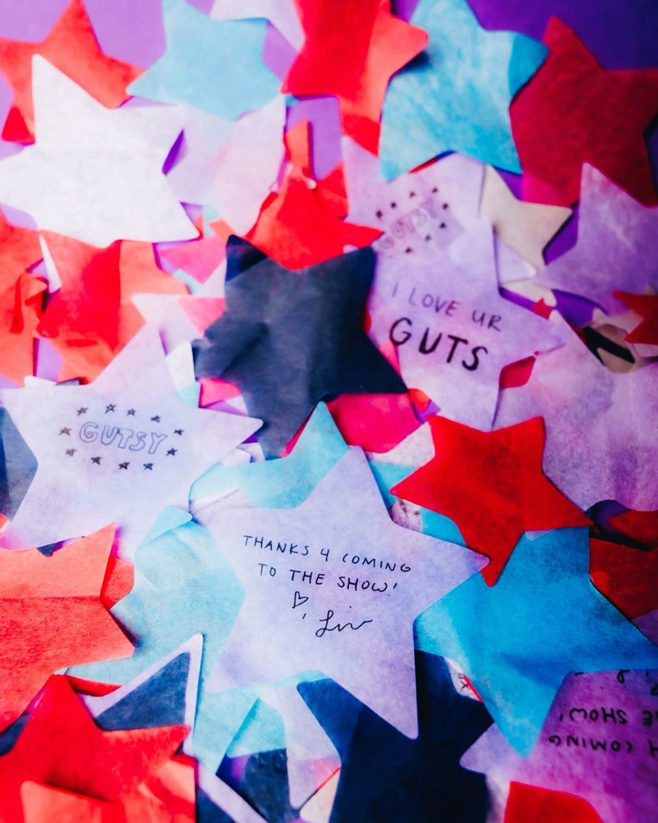 lacyspov's tweet photo. RIP the cute little notes on the confettis 💔 https://t.co/dYg0u17aO7