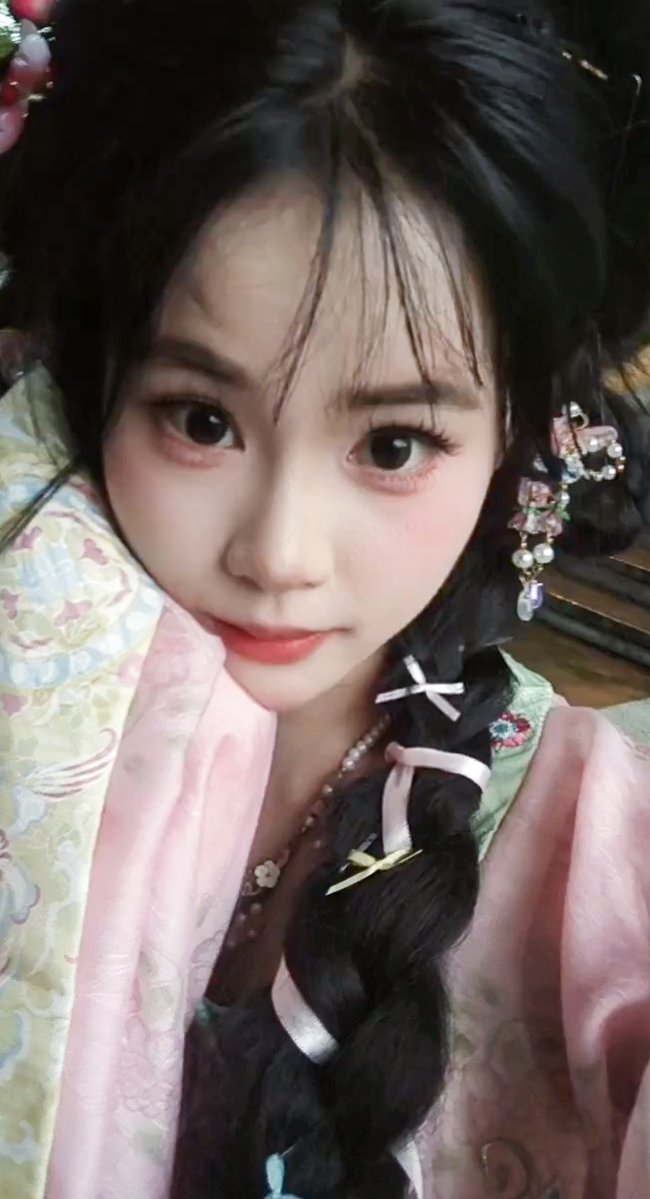 hh5200's tweet photo. 嫩的妹子 点赞评论我继续更新 #母狗自拍 #反差 #网调 #高中生 #母狗 https://t.co/Xsr2svHDDc