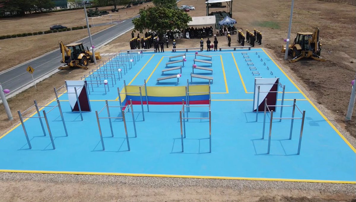 Ingenieros_EJC's tweet photo. BRING | En el marco de una ceremonia militar, se realizó la entrega del cuarto y último gimnasio al descubierto, culminando con éxito este importante proyecto desarrollado por los soldados del Batallón de Mantenimiento de Ingenieros N.° 40.

Con disciplina, compromiso y vocación de servicio, nuestros #IngenierosMilitares hicieron realidad esta obra, poniendo sus capacidades técnicas y profesionales al servicio del personal que se encuentran en el Fuerte Militar de Tolemaida.

Estos nuevos espacios contribuyen al fortalecimiento de la cultura física, el bienestar y la preparación de Oficiales, Suboficiales, Soldados y personal civil.

#PorNuestrosSoldados