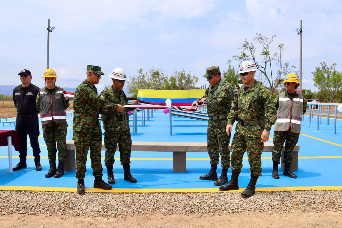 Ingenieros_EJC's tweet photo. BRING | En el marco de una ceremonia militar, se realizó la entrega del cuarto y último gimnasio al descubierto, culminando con éxito este importante proyecto desarrollado por los soldados del Batallón de Mantenimiento de Ingenieros N.° 40.

Con disciplina, compromiso y vocación de servicio, nuestros #IngenierosMilitares hicieron realidad esta obra, poniendo sus capacidades técnicas y profesionales al servicio del personal que se encuentran en el Fuerte Militar de Tolemaida.

Estos nuevos espacios contribuyen al fortalecimiento de la cultura física, el bienestar y la preparación de Oficiales, Suboficiales, Soldados y personal civil.

#PorNuestrosSoldados