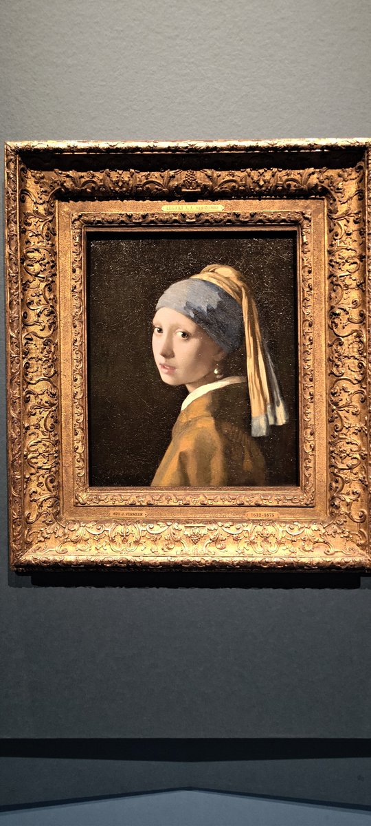 tsuzuki_moe's tweet photo. フェルメール展は、初日に抽選が当たったので行きました。
先月なのに、すごく前のことに思える。
実物は、背景にあったはずの緑色のカーテンや青い色も退色していたのが妙にリアルだったなぁ https://t.co/yopUjgtaXD