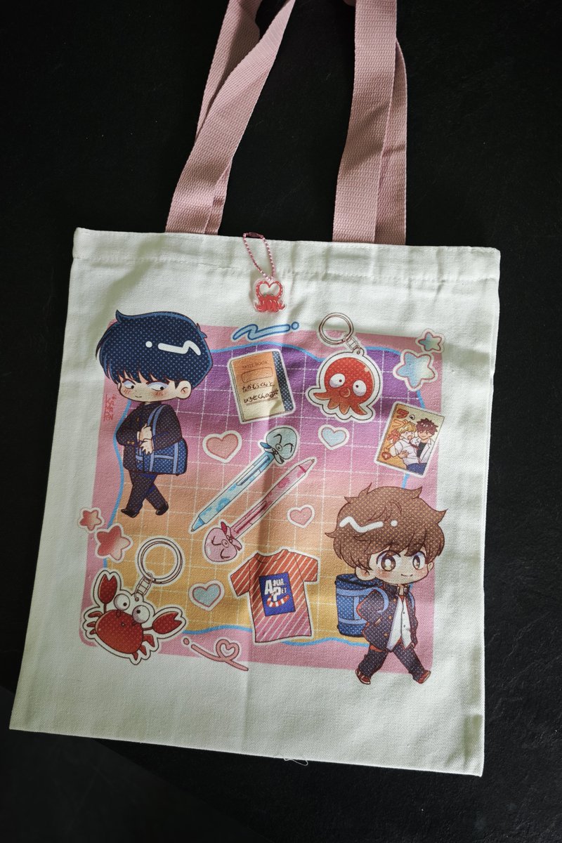 Kleinakira1990's tweet photo. Thank you so much for this beautiful shopping bag and the cute little Icchan 🦀🐙.

#GoforitNakamura#Anime#ShoppingBag#Kamapon#Artist https://t.co/7vrb9TUHt1