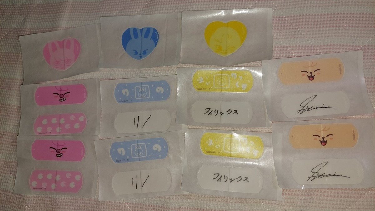 BerryBerry1003's tweet photo. @tss__090310 検索から失礼します。画像①を所持しております。
赤丸の🐺♡１枚と🐺サイン２枚と当方の所持しているものいづれかと交換可能でしょうか？
他🐺も無限回収です。 https://t.co/7MxBX0qqnm