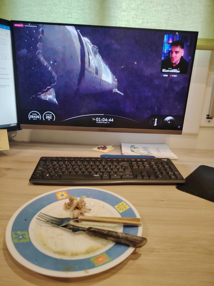 a_rabassa's tweet photo. yo te veo comiendo y teletrabajando hoy😉🚀 @ControlMision https://t.co/wmPf0sIQVc