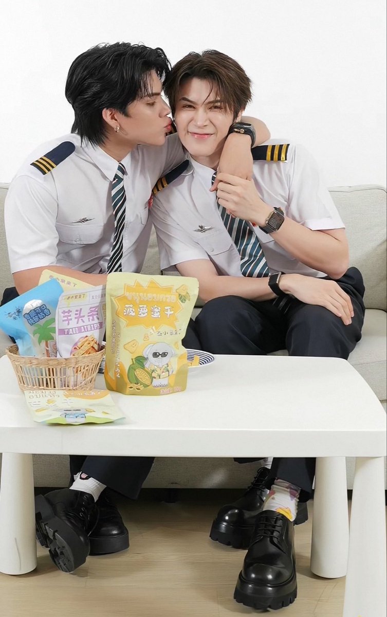 Minebnpf's tweet photo. they look so handsome in their pilot outfit 😍🧑🏻‍✈️🧑🏻‍✈️😌

#Taixiaoxiangxfortpeat #FortPeat  #FortFTS #Peatwasu #BabyFeatPH https://t.co/sl4qSGP8So
