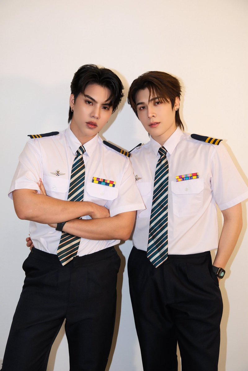 Minebnpf's tweet photo. they look so handsome in their pilot outfit 😍🧑🏻‍✈️🧑🏻‍✈️😌

#Taixiaoxiangxfortpeat #FortPeat  #FortFTS #Peatwasu #BabyFeatPH https://t.co/sl4qSGP8So