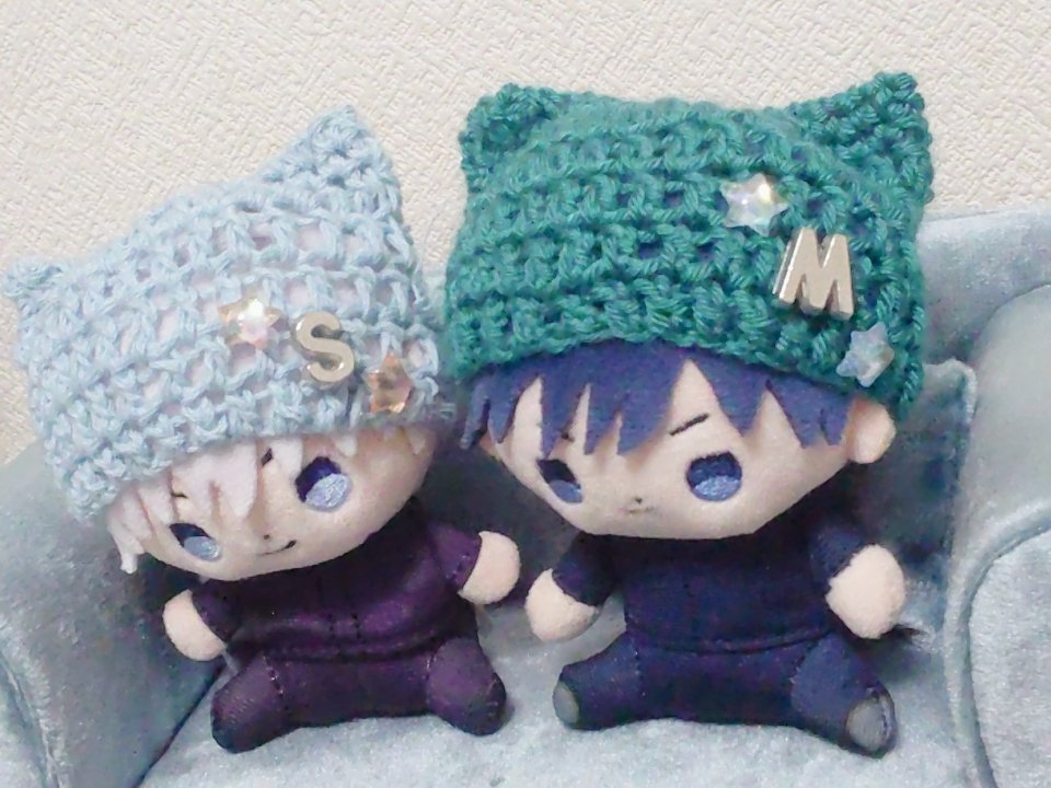 v3vakasv3v's tweet photo. ネコ耳ニット帽完成〜〜〜✨️✨️✨️
イニシャルパーツ付けたら更に良くなった❣️
ゆじのオレンジ毛糸なかったからちょっとおあずけ🤣また毛糸増えちゃうね🧶

#ぬい活手芸部 https://t.co/qaM49fYHrD