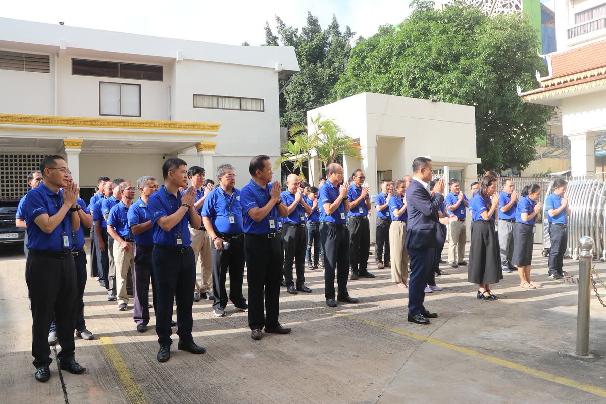 CambodiaTelecom's tweet photo. ថ្ងៃចន្ទ ២រោច ខែភទ្របទ ឆ្នាំមមី អដ្ឋស័ក ព.ស២៥៧០ ត្រូវនឹងថ្ងៃទី២៨ ខែកញ្ញា ឆ្នាំ២០២៦ ថ្នាក់ដឹកនាំ និងនិយោជិតទ.ក. បានអញ្ជើញចូលរួមគោរពទង់ជាតិ https://t.co/sKnzWHGa7A