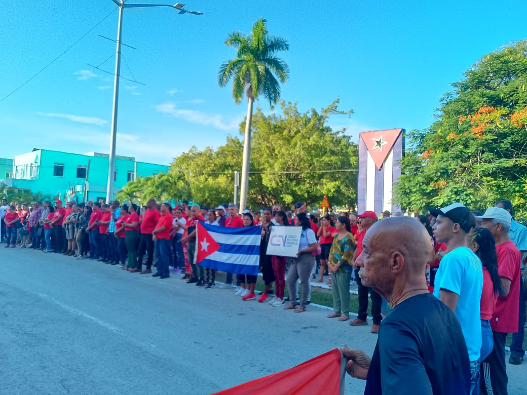 LuisGui06196604's tweet photo. 🤝 Unidad, solidaridad y patriotismo: valores que unen a los #CDR con el @CEP_Granma. Celebraciones con historia y la mirada puesta en el futuro democrático de nuestra provincia. 🇨🇺
#Granma #UnidadYCompromiso #CENGranma #CDR https://t.co/UllRdgUBsS