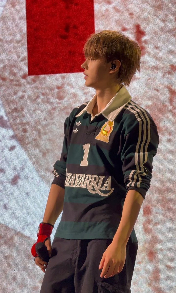 ywonikeu's tweet photo. i think about this sunghoon a lot https://t.co/e7grrze15S