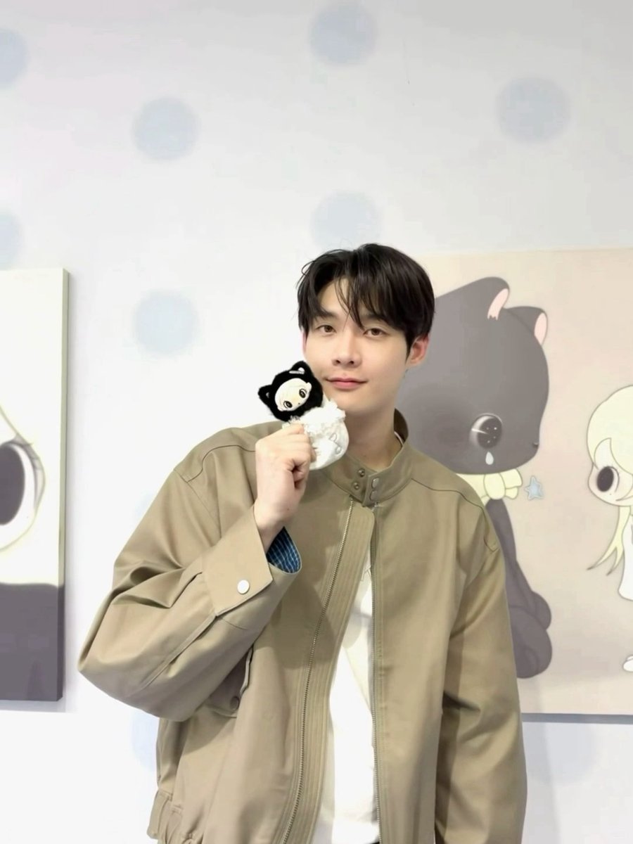 ThuHaaaa1d's tweet photo. Tương lai không biết thế nào nhưng hiện tại hãy luôn bên cạnh nhau nha

WE STAND WITH KIM YOON SIK 
#kimyoonsik #kimyoonsikshines https://t.co/FzViRdRmGw