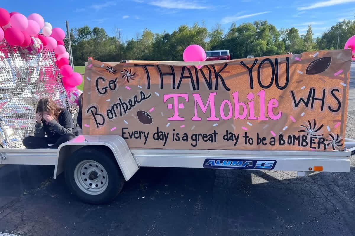 OhioTate's tweet photo. The Windham Bombers (tiny school district in Ohio, they literally had 7 girls in the entire senior class when I coached there) have a chance to do something special for their small town, big heart community.

They hosted @TMobile for their Homecoming Game last Friday and went all in to show their appreciation for $5000, which could become a MILLION for a new field & track if they win.

That’s the Head Coach painting the middle of the field before the game. It takes a village!!

If you can, please tag
@TMobile and use the hashtags #FN5GL #Entry to help a great group of people out!! #WindhamFamily