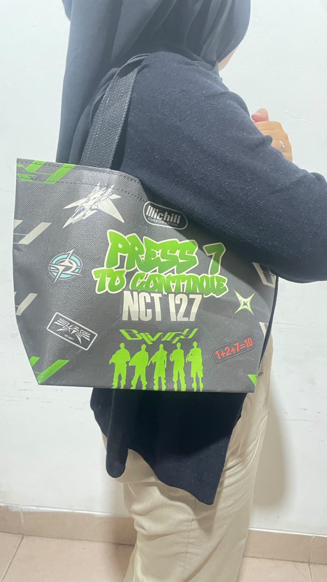 txbtryr's tweet photo. ☆★FREEBIES NCT 127 TOUR, REDLINE IN JAKARTA★☆♪
by @txbtryr

How to claim?🤗
✨Say hi &amp; ask nicely
📍&amp; ⏰TBA
🗓️ 2-3 Oktober 2025

• [RT and Likes are very appreciated] Sampai Jumpa Chilzen, let's be Moots❤️🤗

#RedlineinJKT #NCT127 https://t.co/tclzdqHd4m