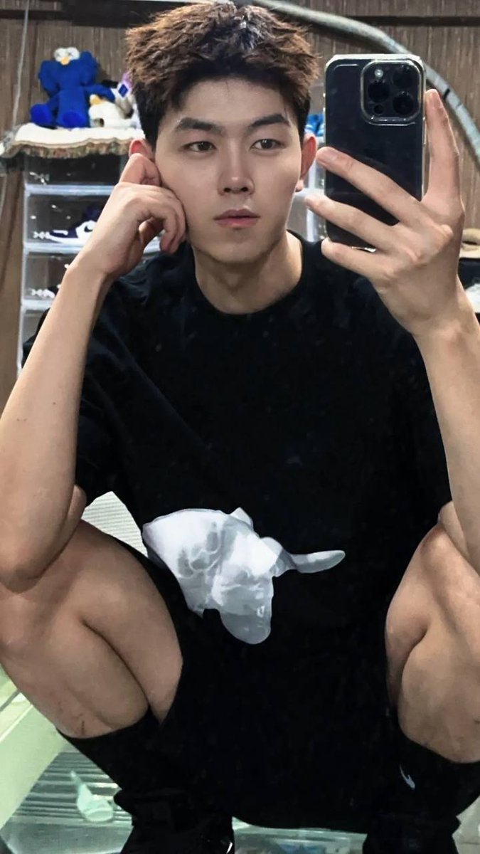 smart_xunjiang's tweet photo. 黑袜男神 #素  #一米八  #黑袜 #猛男 #帅哥 https://t.co/cWjYVg0T56