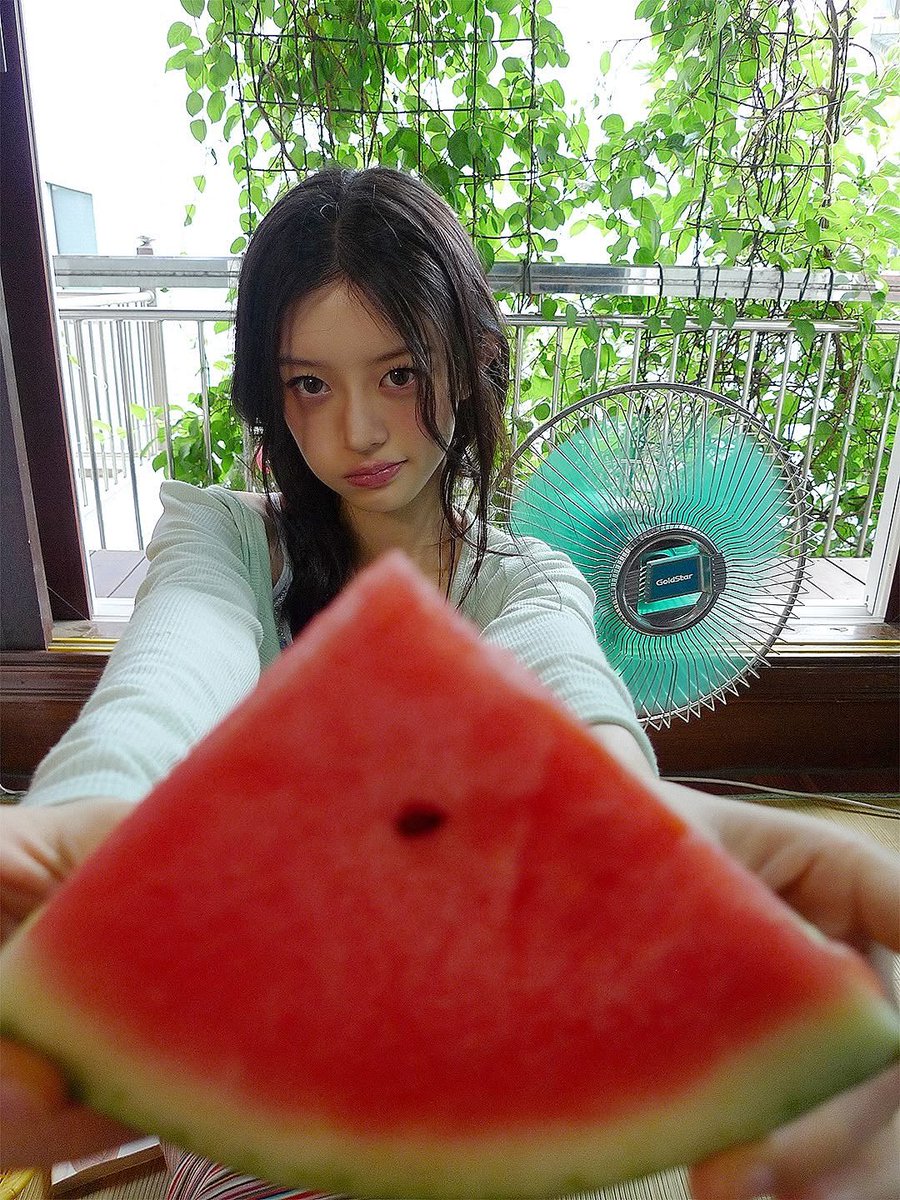 bamton0104's tweet photo. #글릿_트친소 #글릿트친소  
저랑 친해질 글릿분들 구합니다! 저는 민주가 최애고 나이 상관없이 다 받아요!! 저랑 같이 수박 먹으면서 대화 놔눠요!! https://t.co/08YbAUnaSm