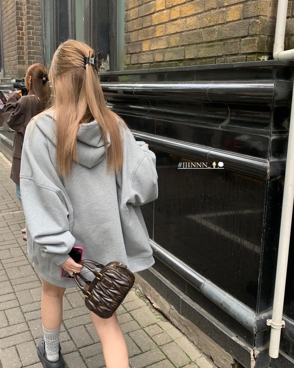 CARLOSfazer250's tweet photo. ねえ、ずっと私のそばにいてくれない？ 🌧️
zDTYCk https://t.co/6cuYkAJ9gw