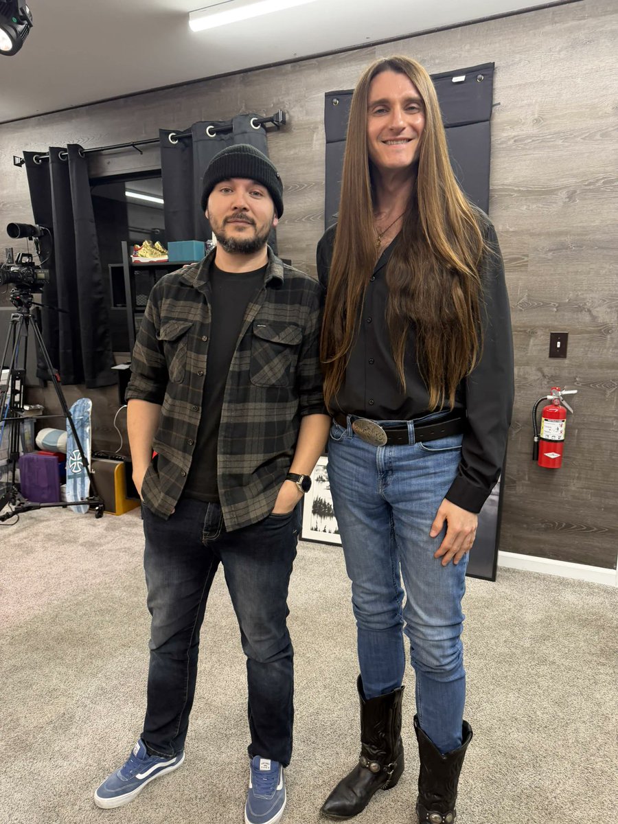 thetomcelica's tweet photo. The Temu "Jay and Silent Bob" reboot fucking sucks https://t.co/EEwntCWBaE