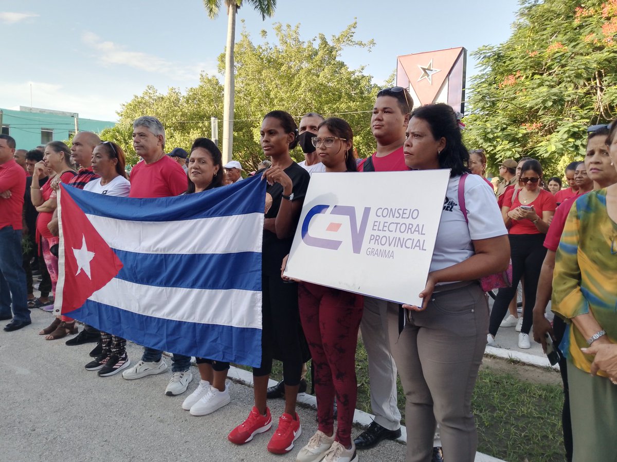 EduardoVeraRem1's tweet photo. @CEPGranma . Matutino especial en saludo a los 66 Aniversario de la Creación de los Comité de Defensa de la Revolución. #JuntosPorLaDemocracia.
#CDRGranma.
@Elecciones_Cuba 
@AlinaBalse87002 
@ramospor_cuba 
@Marielarp_ 
@migd https://t.co/tMZdGnf5rl