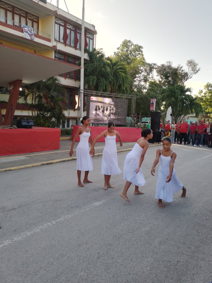 EduardoVeraRem1's tweet photo. @CEPGranma . Matutino especial en saludo a los 66 Aniversario de la Creación de los Comité de Defensa de la Revolución. #JuntosPorLaDemocracia.
#CDRGranma.
@Elecciones_Cuba 
@AlinaBalse87002 
@ramospor_cuba 
@Marielarp_ 
@migd https://t.co/tMZdGnf5rl